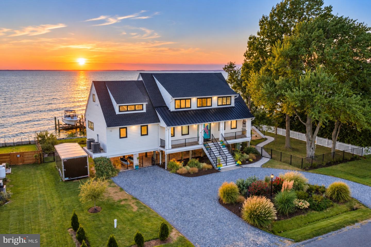 712 Bay Dr — photo