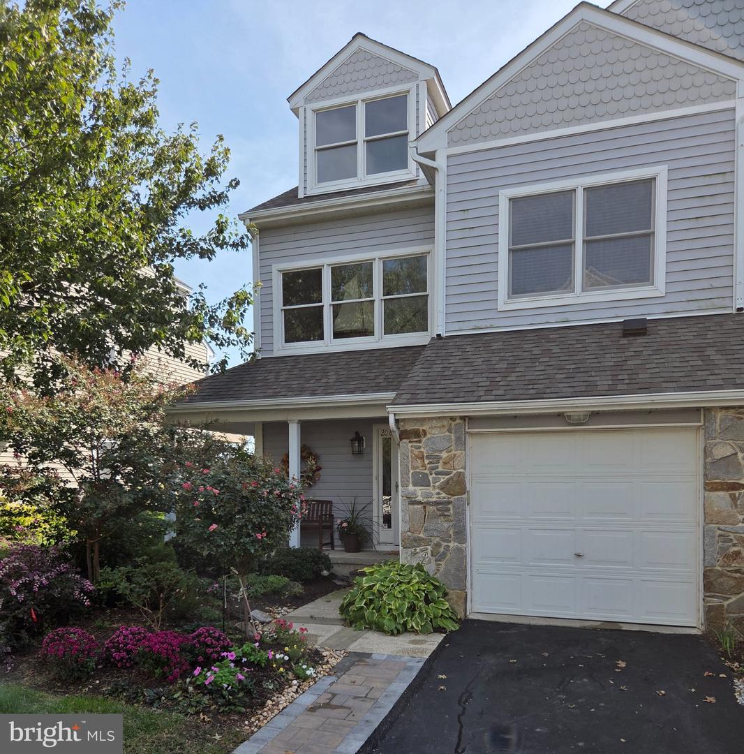 208 Widgeon Way — photo