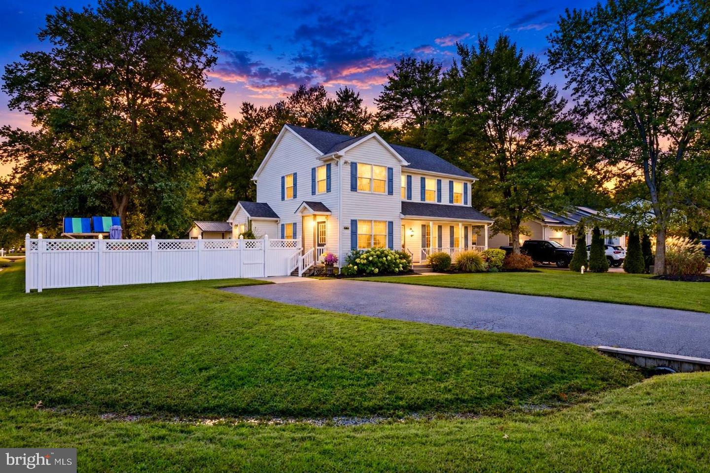 201 Larch Pl — photo