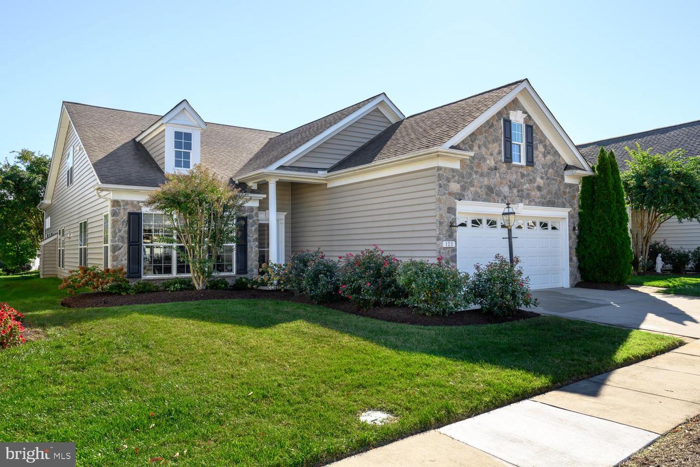 122 Orchestra Pl — photo