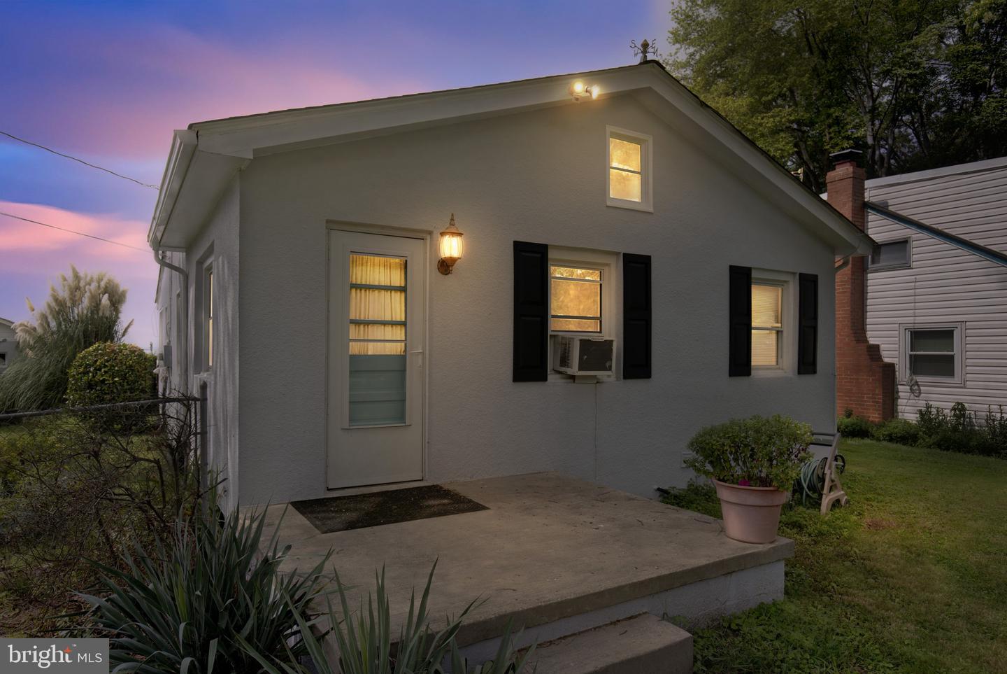 20798 Waterside Dr — photo