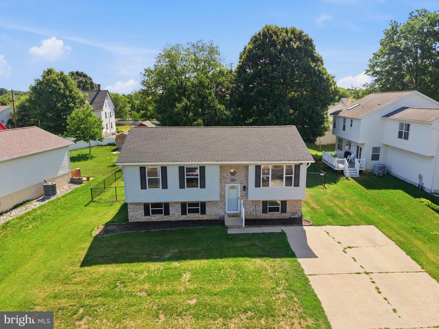 22060 Caravel Ct — photo