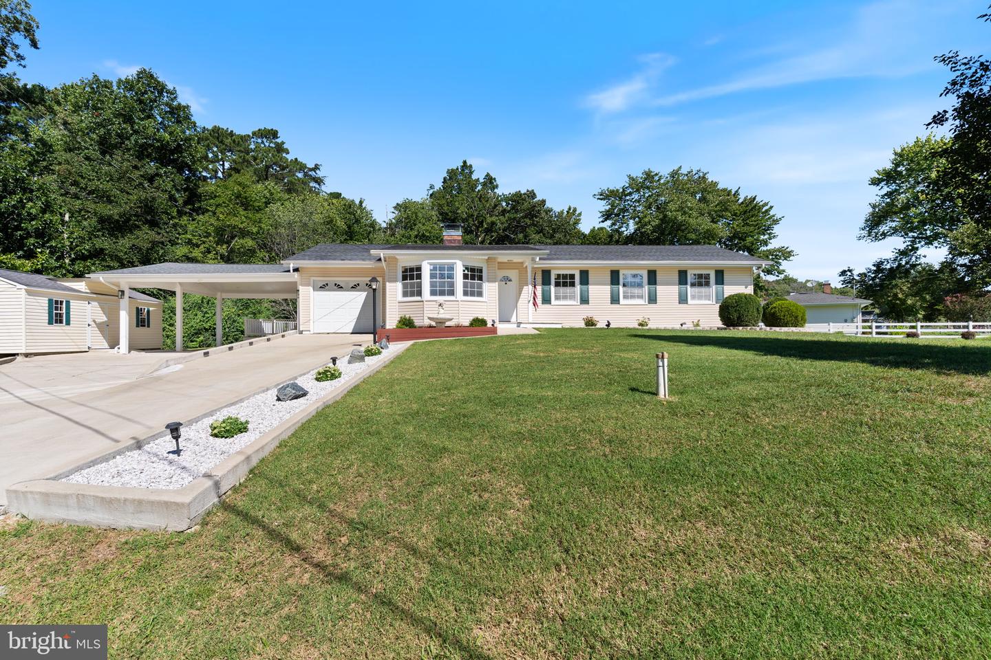 22712 Parkview Dr — photo