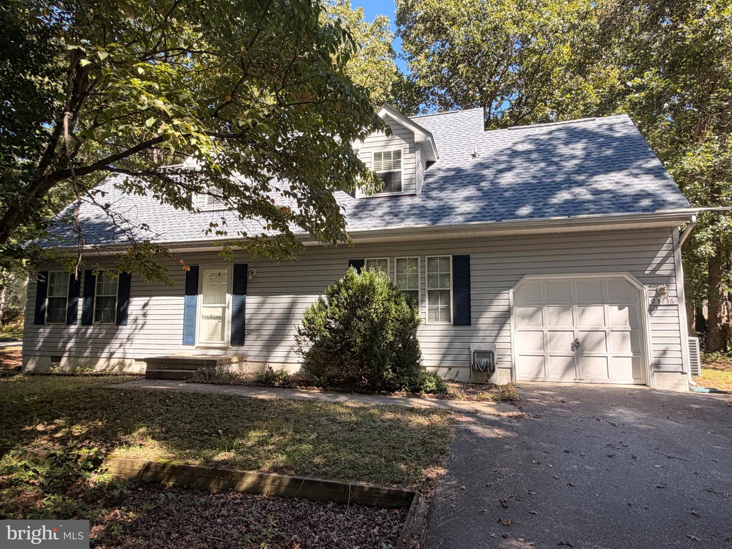 23236 Hickory Nut Dr — photo
