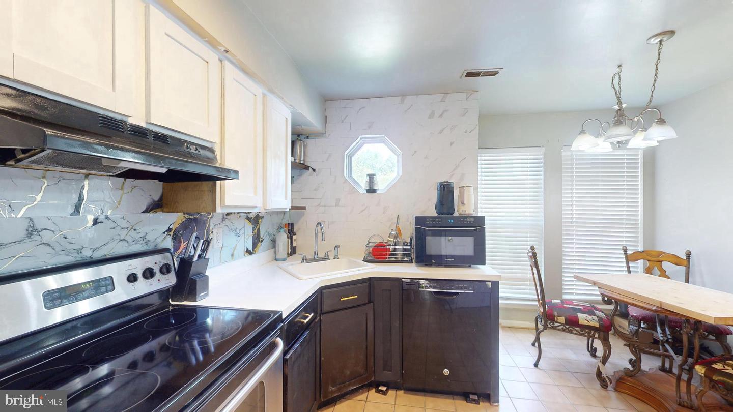 21076 Jenna Ct — photo