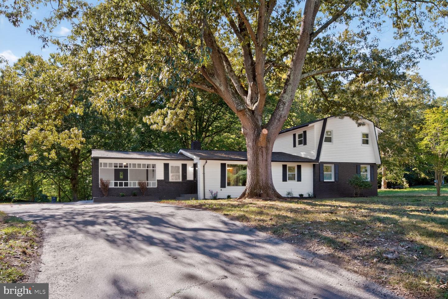 23899 McIntosh Rd — photo