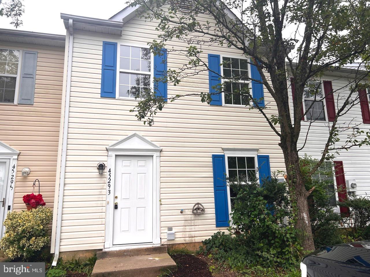 45293 Rumsford Ln — photo