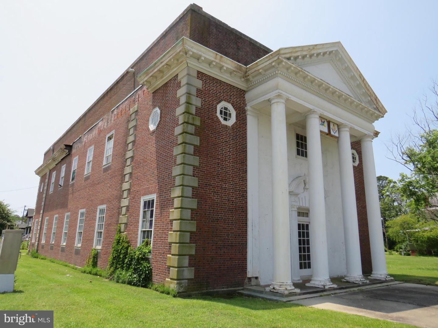 3 W Main St — photo