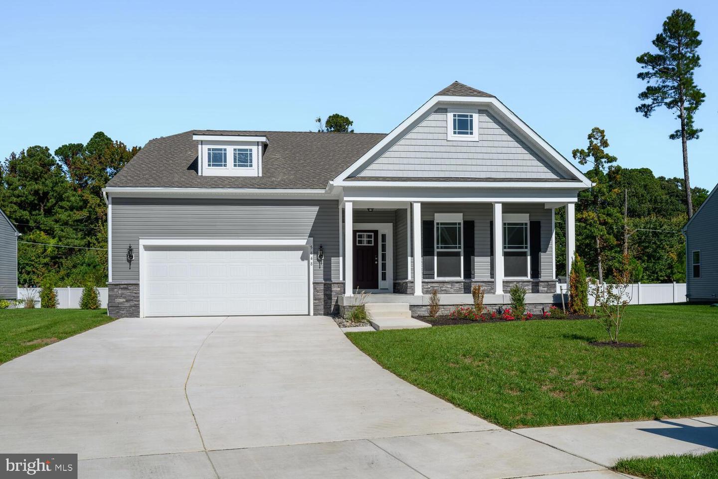 5648 Trafalgar Cir — photo