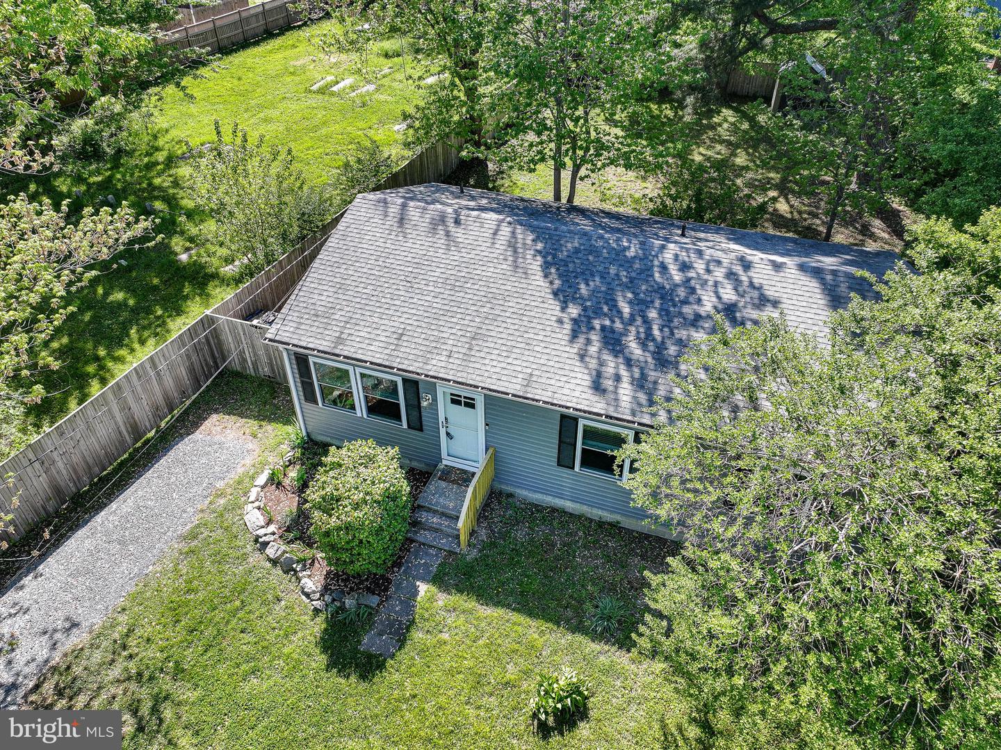 101 Brooks Ln — photo