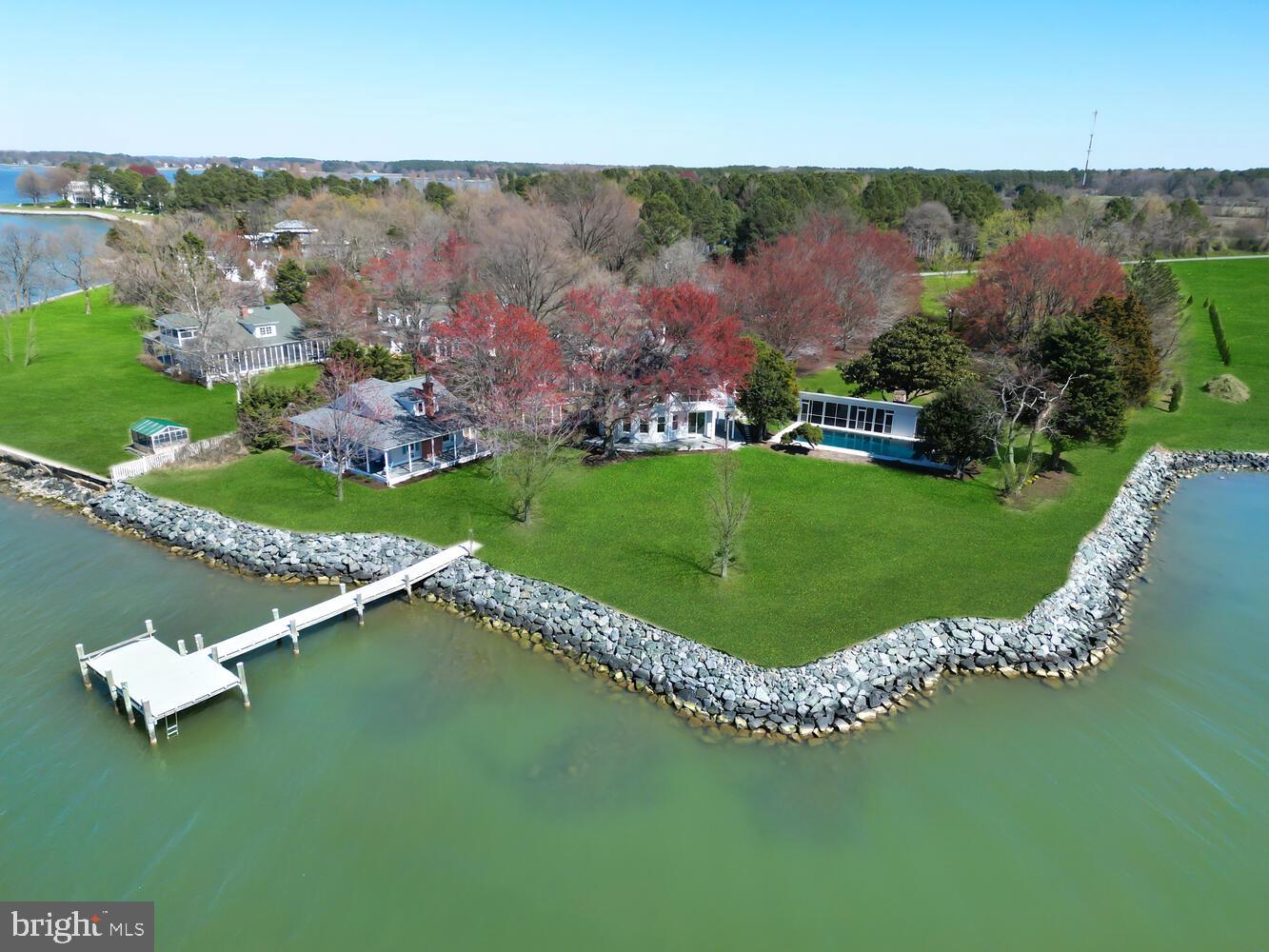 1002 Wades Farm Ln — photo