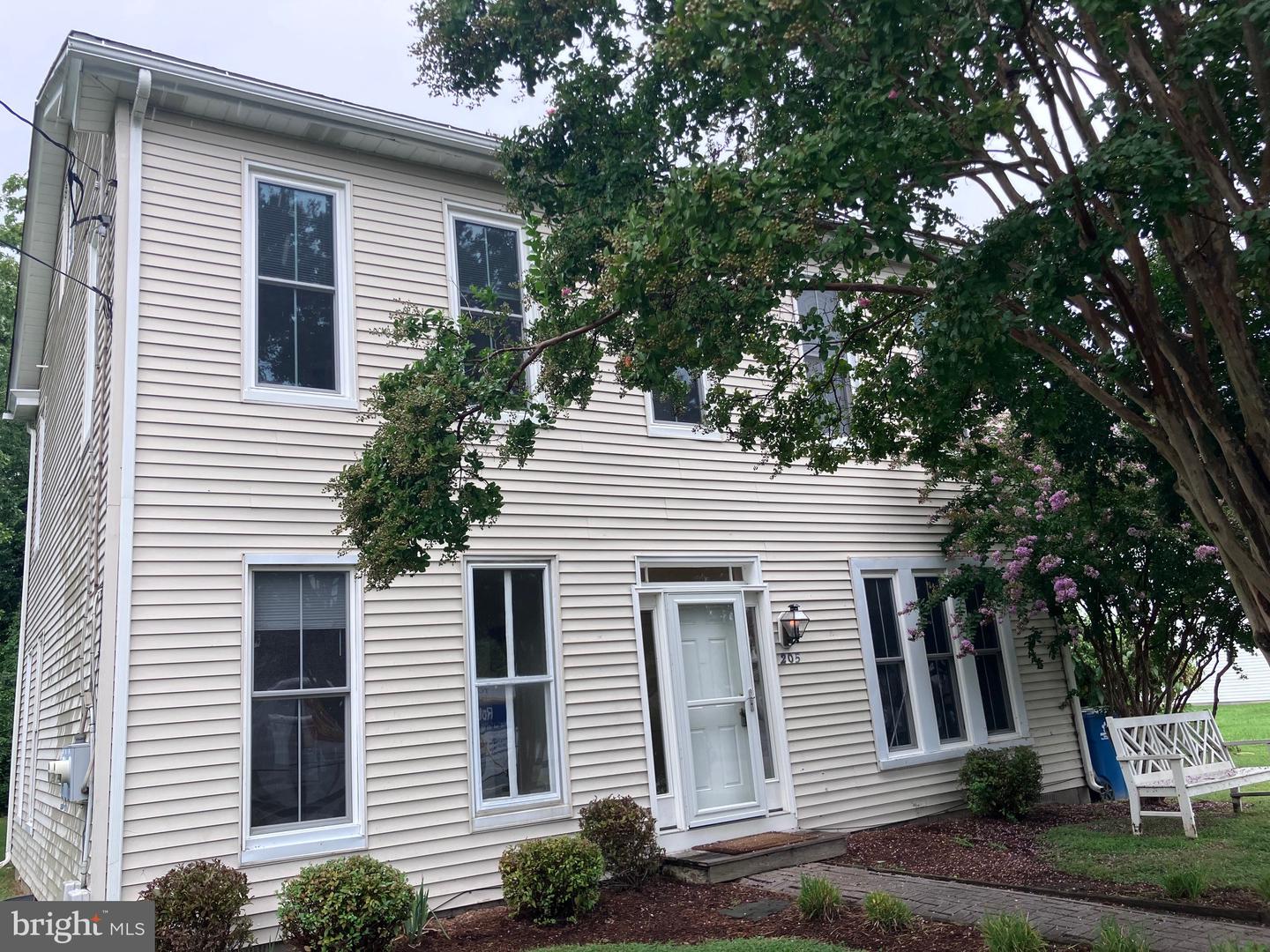 205 Railroad Ave #a — photo