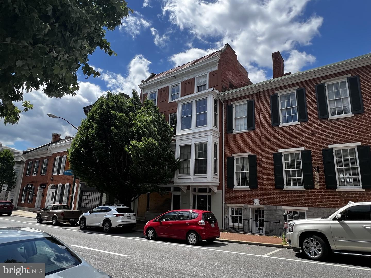 125 W Washington St — photo