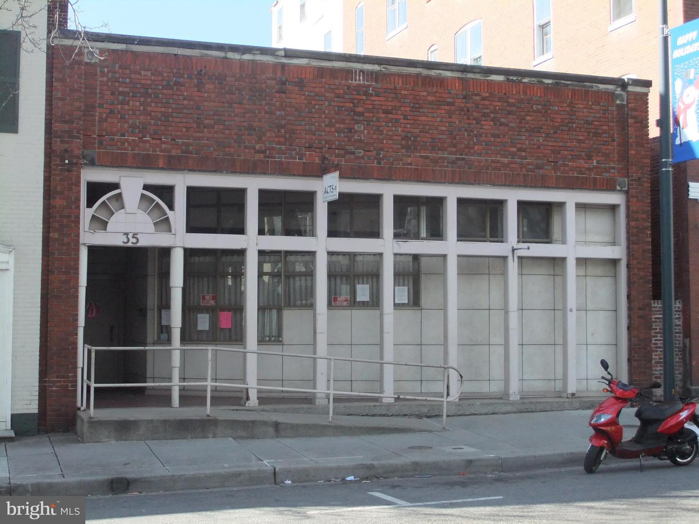 35 E Washington St — photo