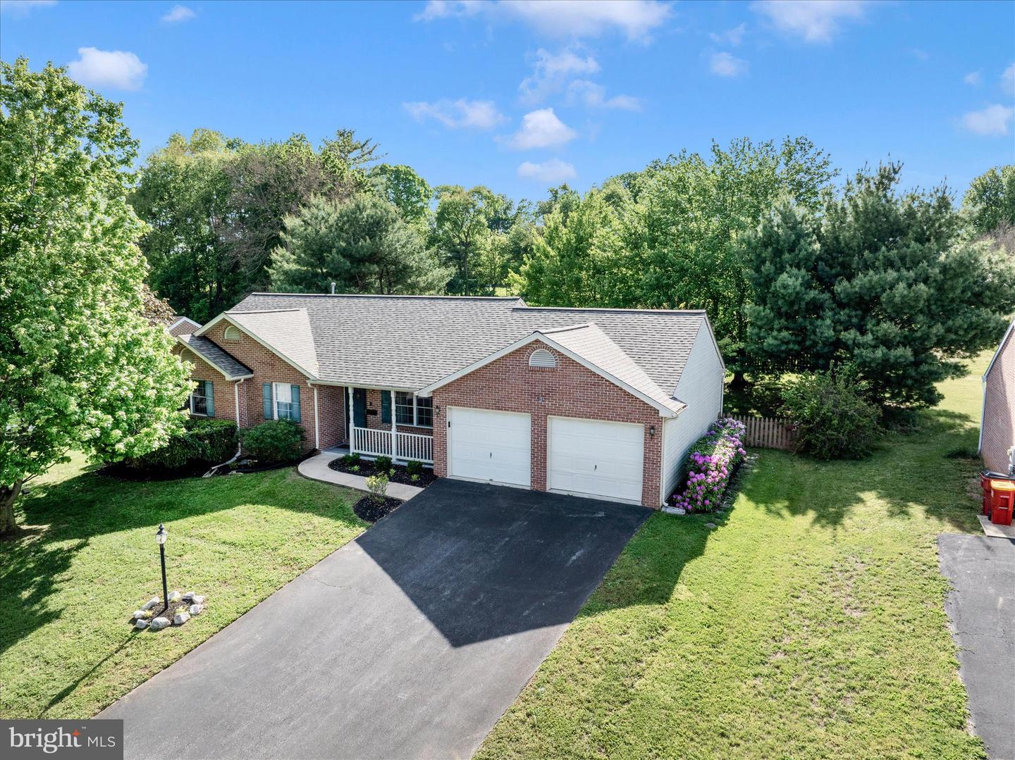 228 Montclair Ct — photo