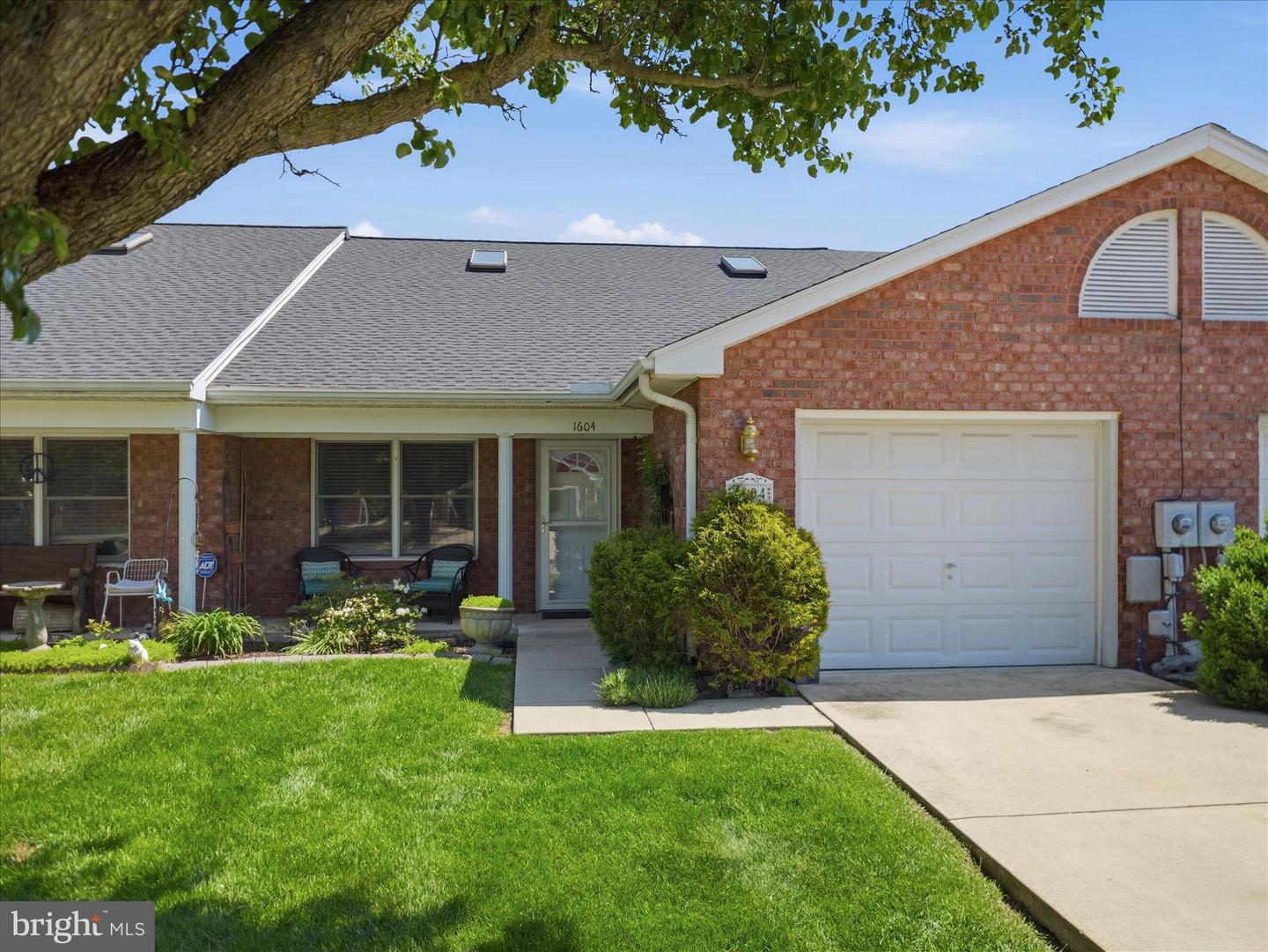 1604 Langley Dr — photo