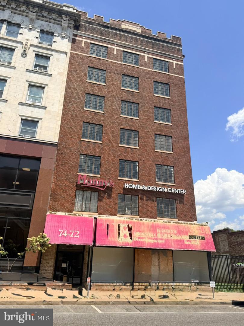 72 W Washington St — photo