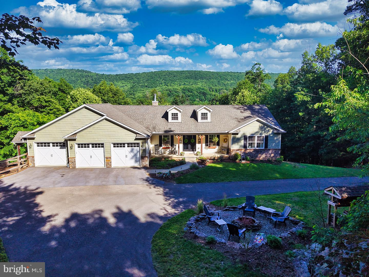 3310 Hawks Hill Ln — photo