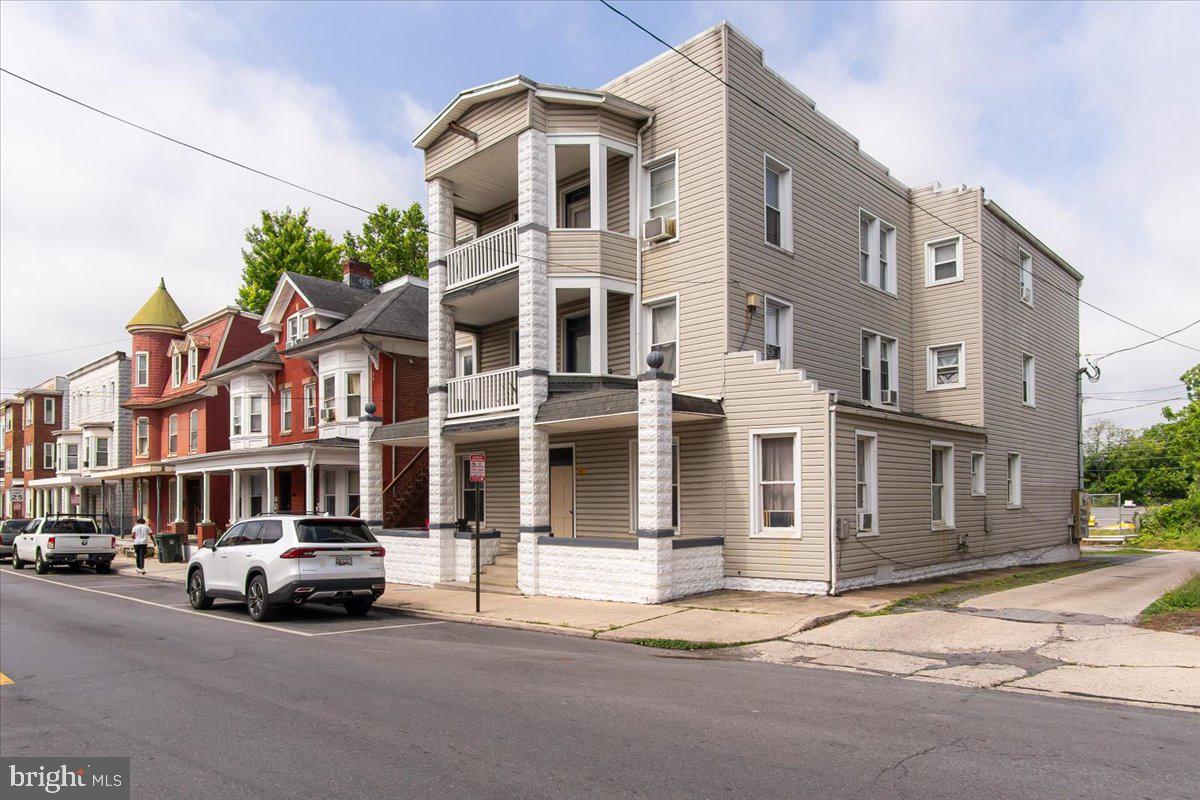 401 S Potomac St — photo