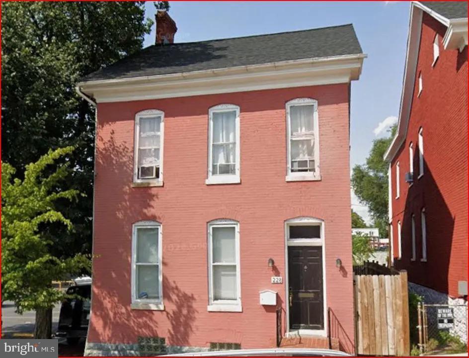 228 E Washington St — photo