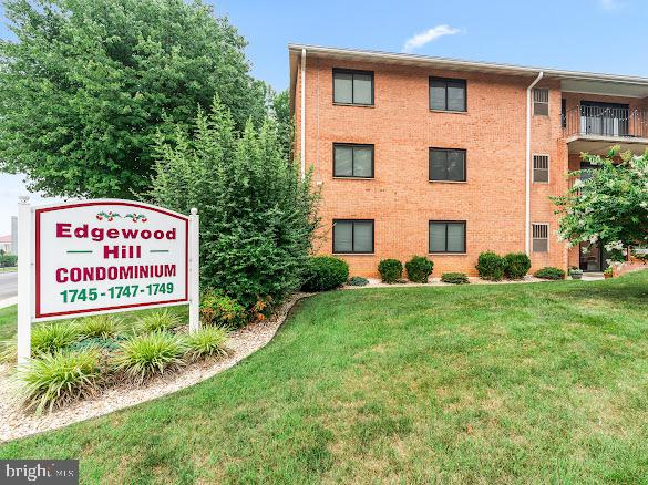 1745 Edgewood Hill Cir #2 — photo
