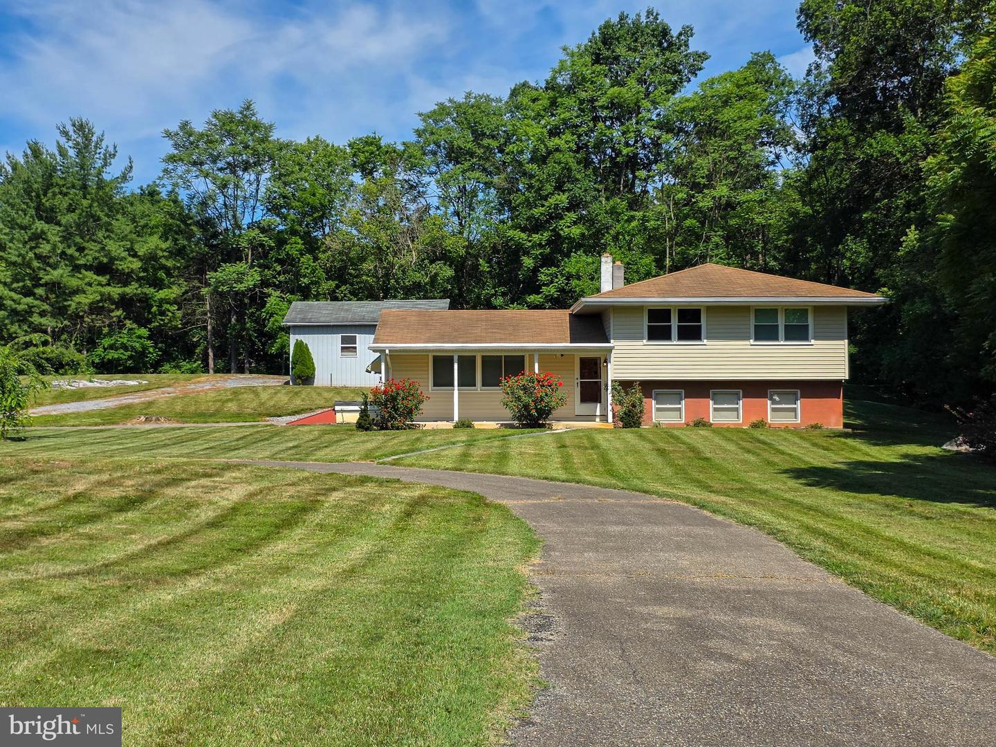 8522 Neck Road, Williamsport, MD 21795