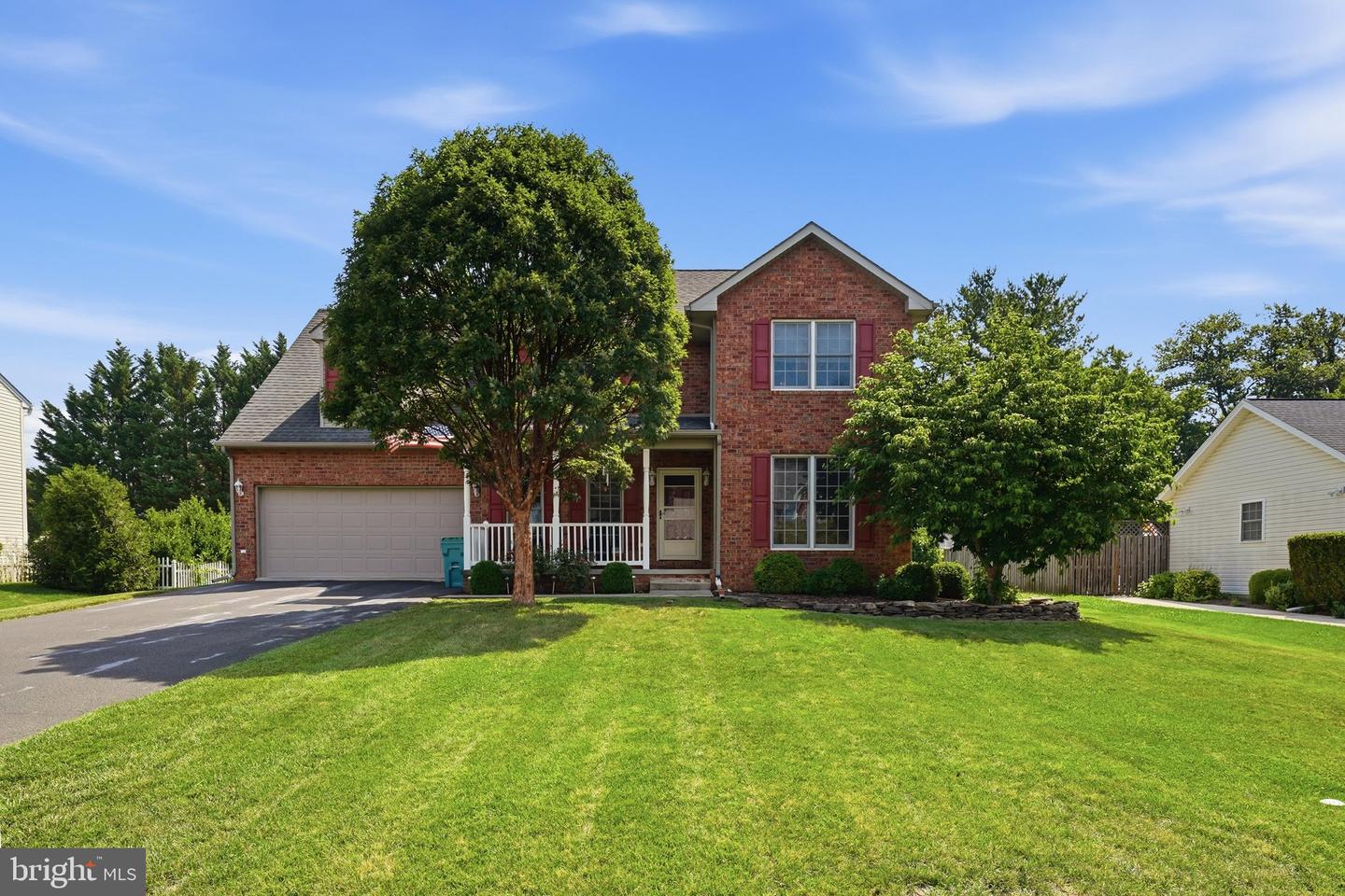 11 Thompson Ct — photo