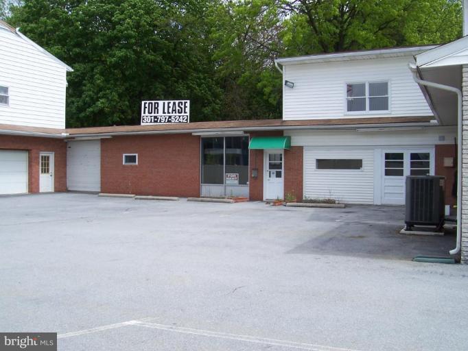 1826 Dual Hwy #B — photo