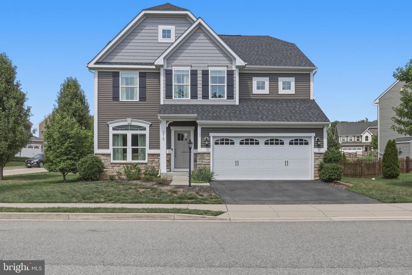 215 Monument Dr — photo