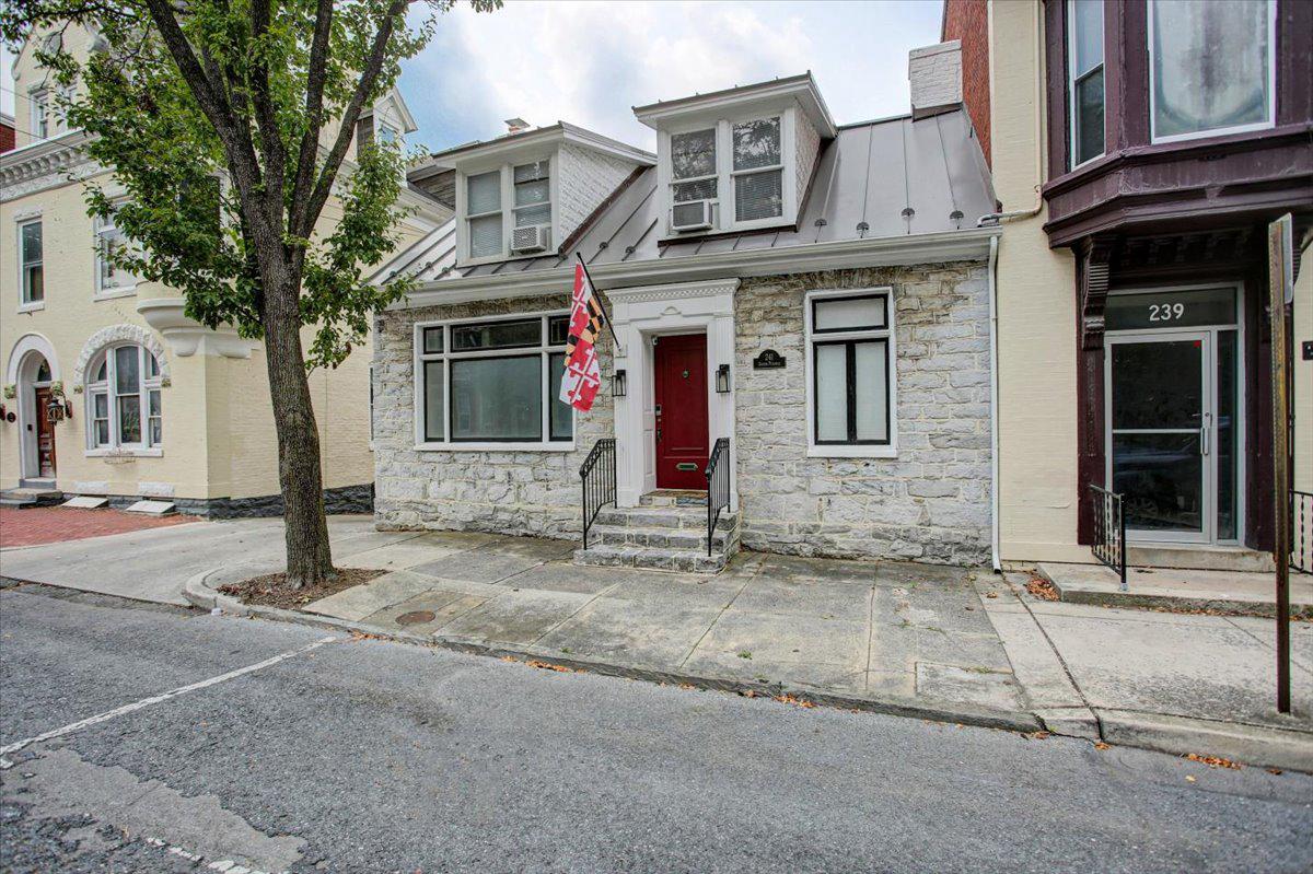 241 S Potomac St — photo