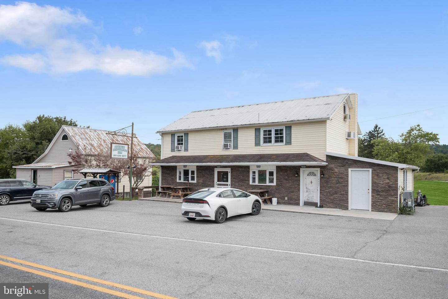 14407-14409 Hollow Rd — photo