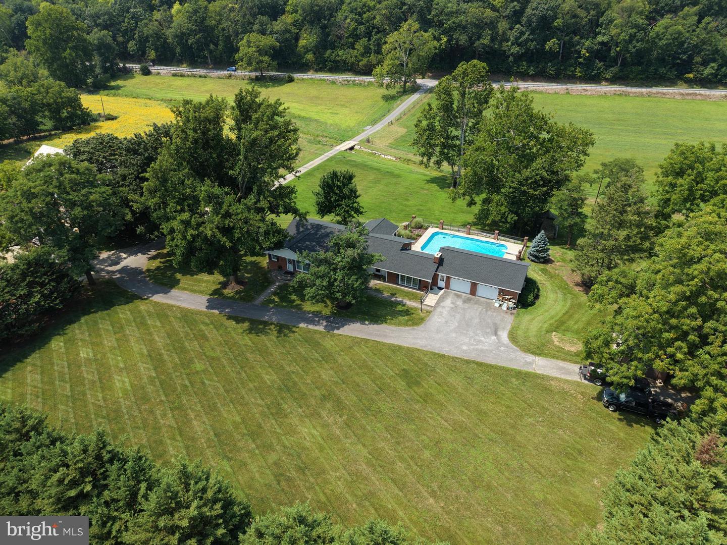 10939 Mapleville Rd — photo