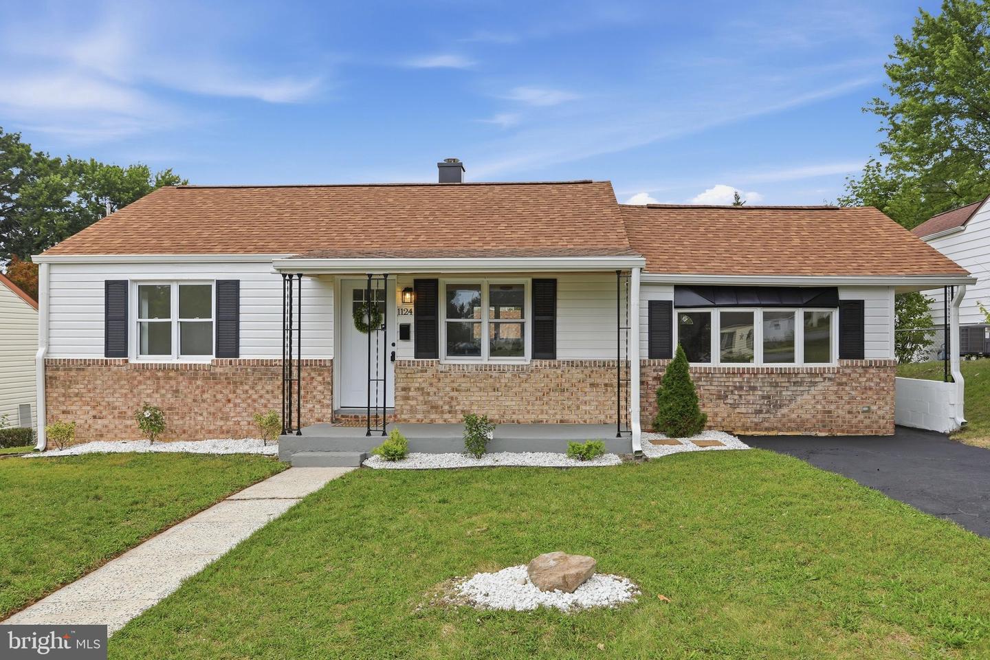 1124 Sunnyside Dr — photo