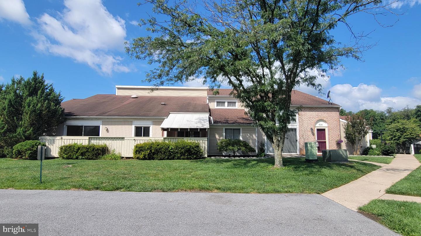 1514 Kensington Dr — photo