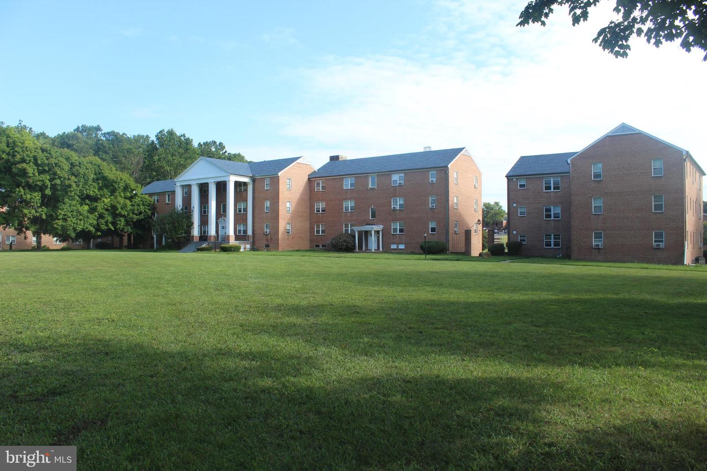 300 Northern Ave #Apt 4D — photo