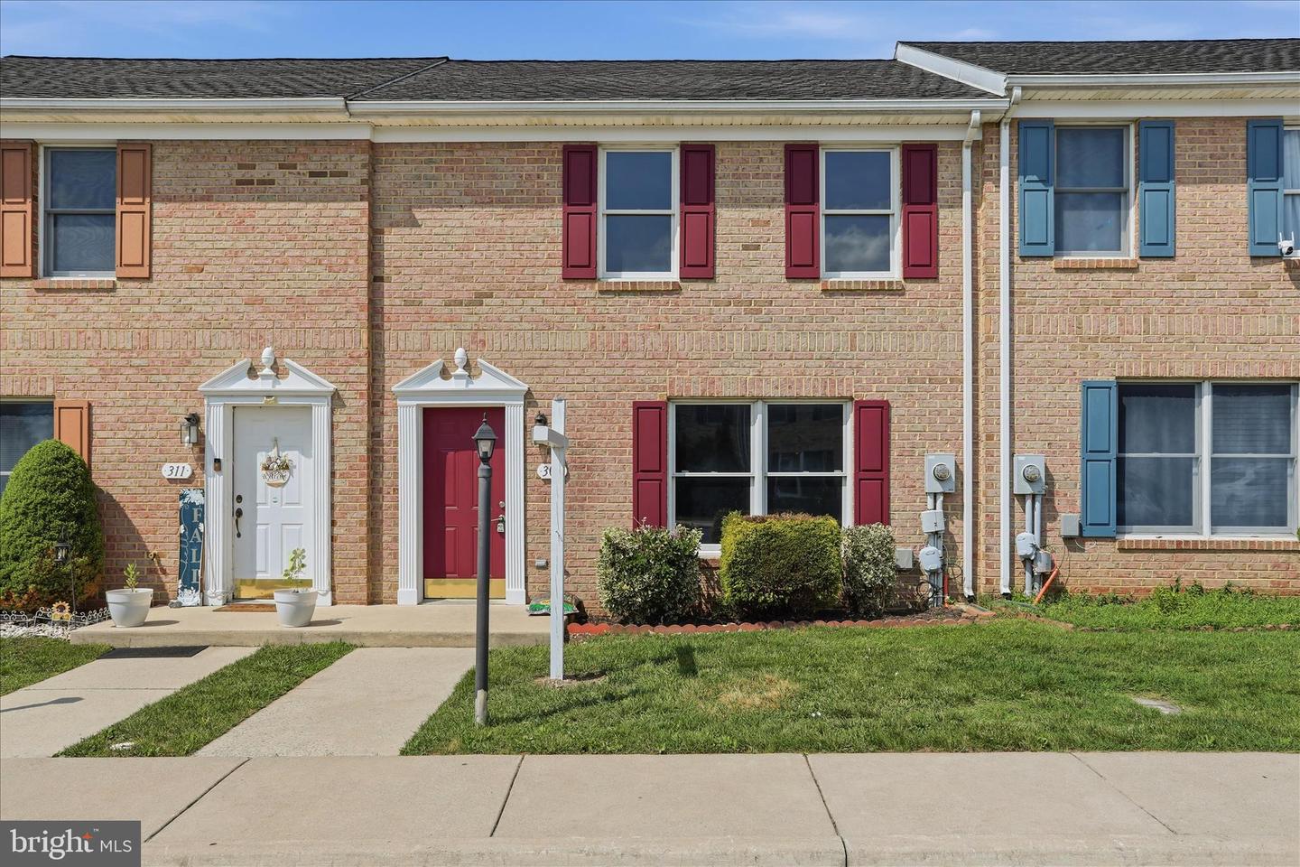 309 E Ridge Dr — photo