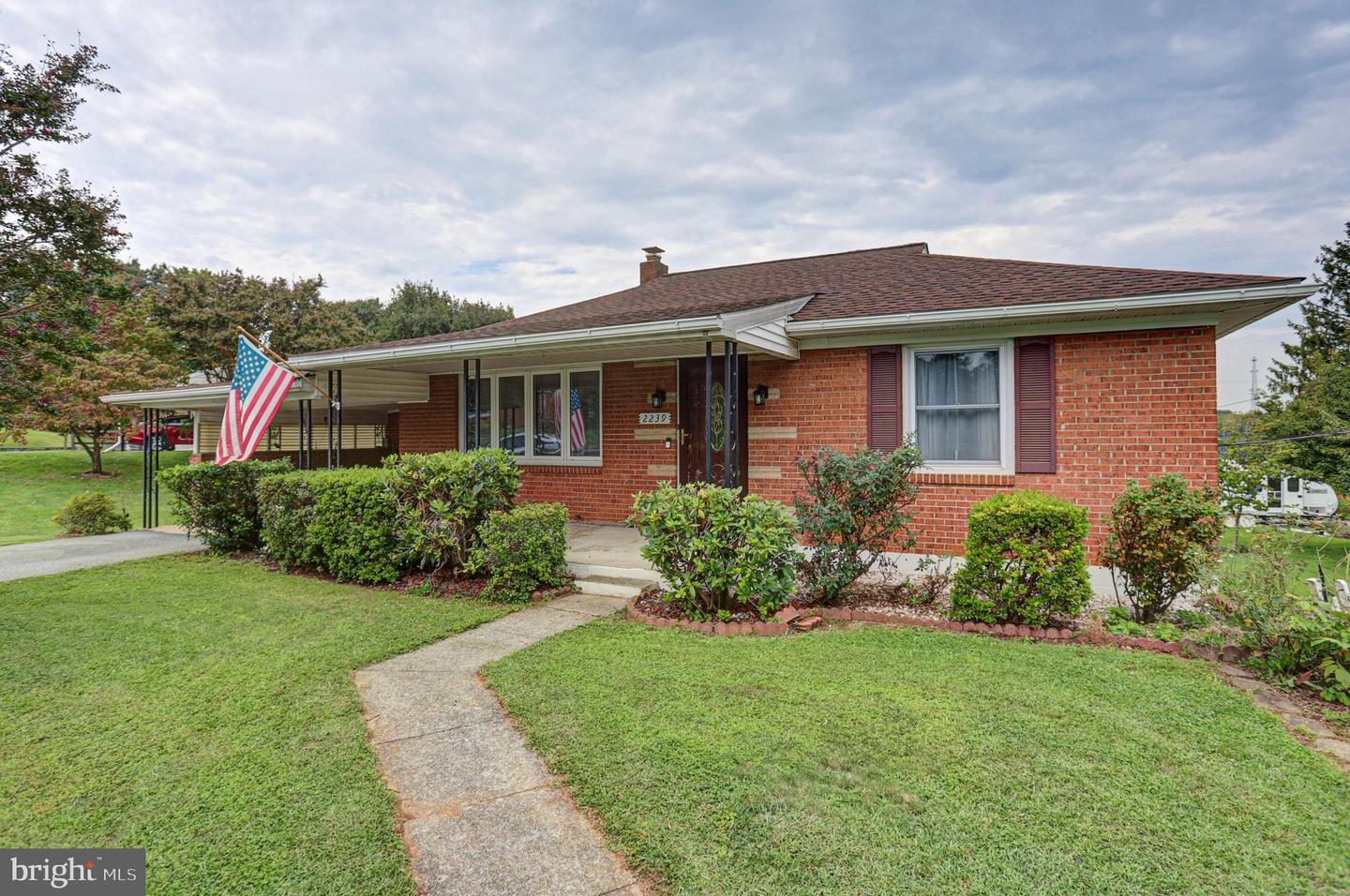 2239 Beverly Dr — photo