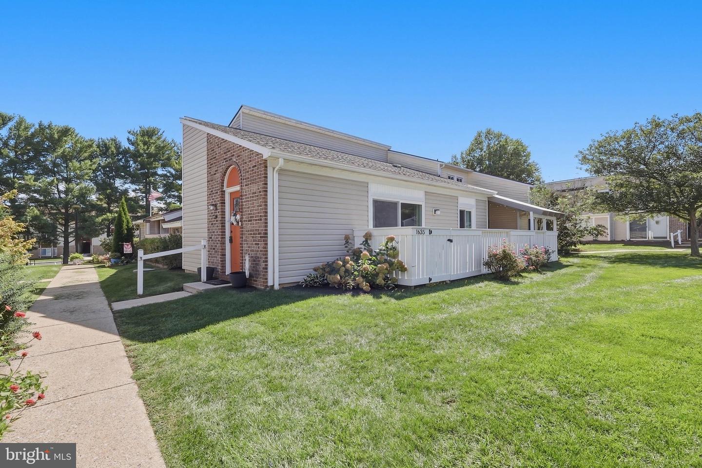 1635 Woodlands Run — photo