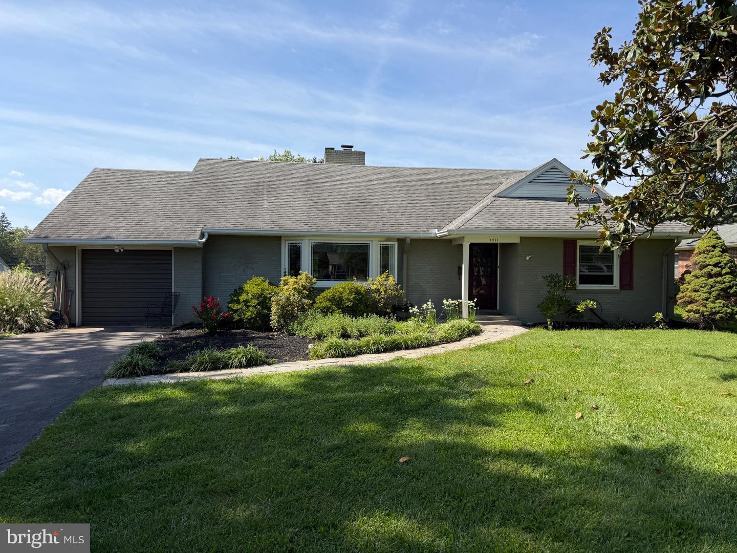 1411 Potomac Ave — photo