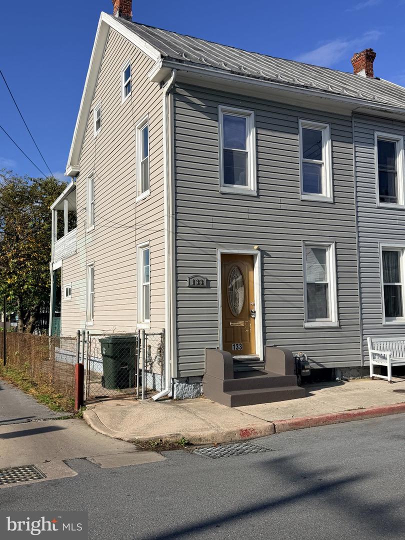 133 E Lee St — photo