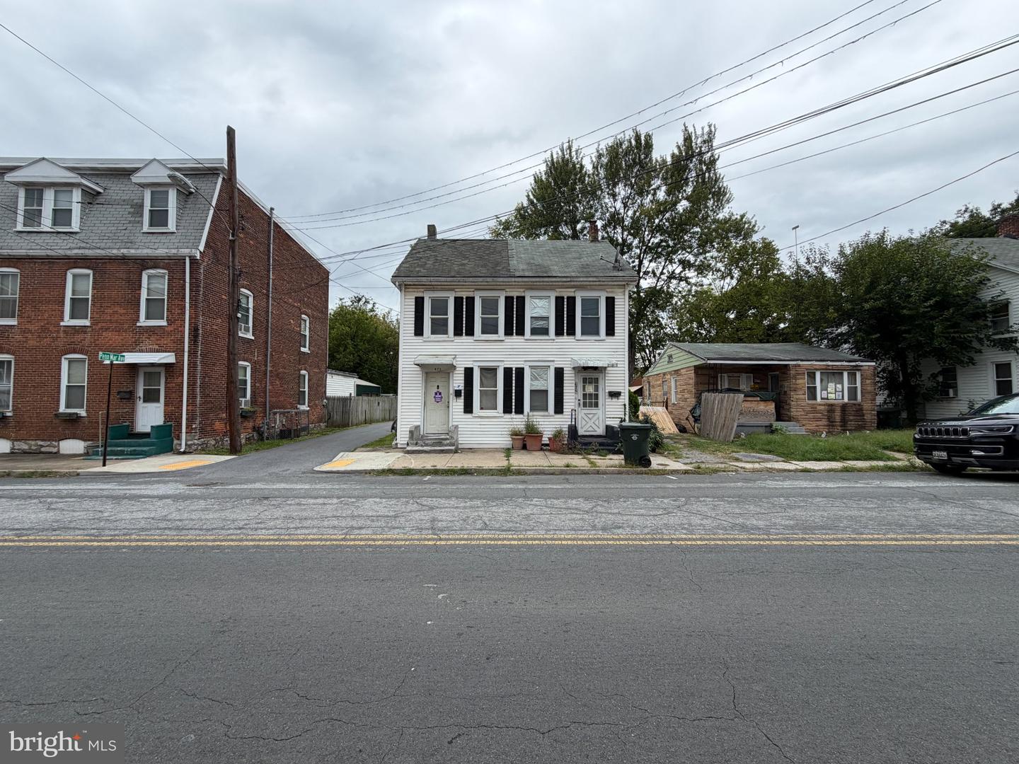 673 Forest Dr — photo