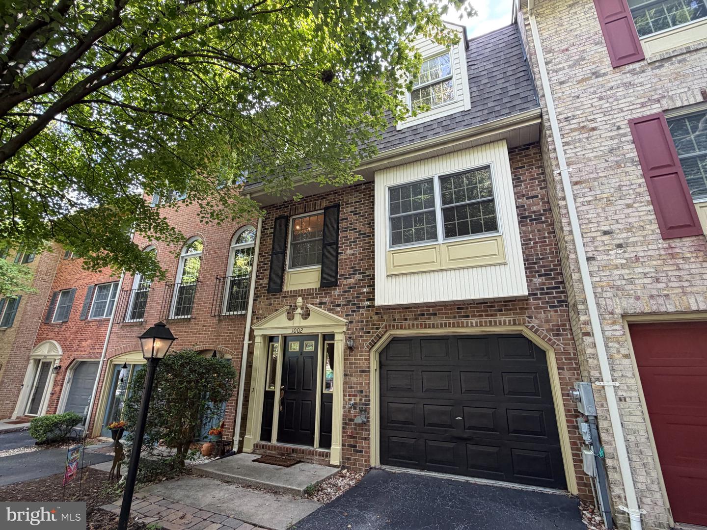 1002 Lindsay Ln — photo
