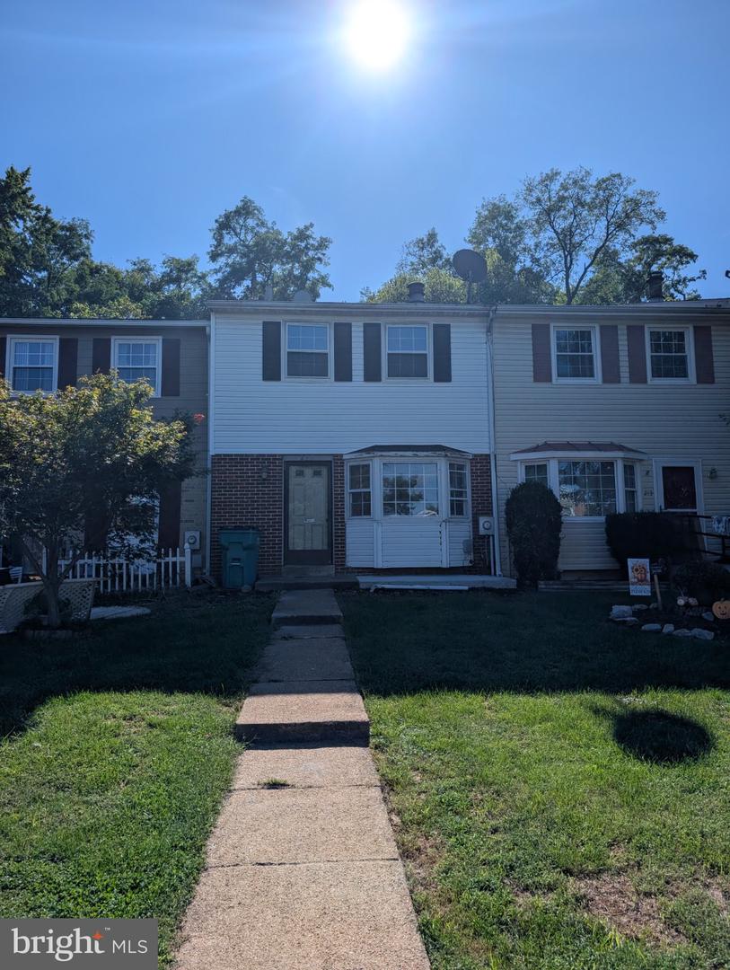215 Queen Annes Ct — photo