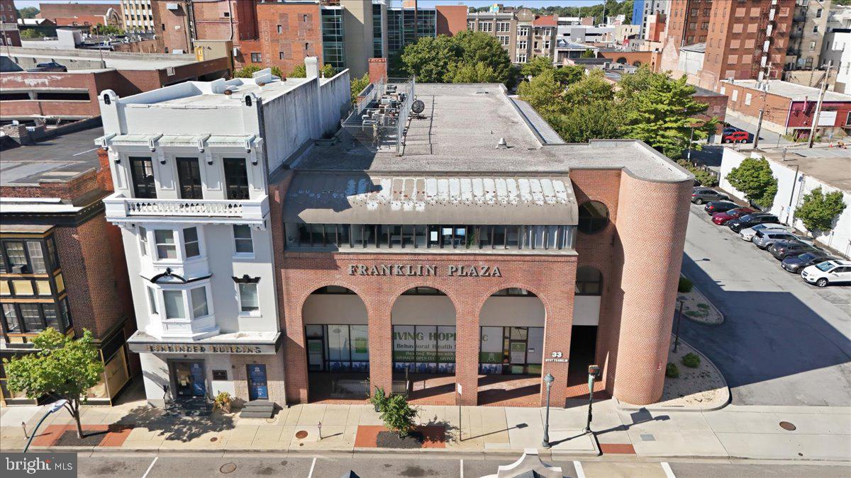 33 W Franklin St #302 — photo