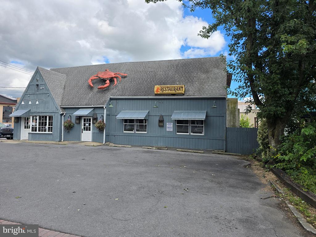 300 Summit Ave — photo