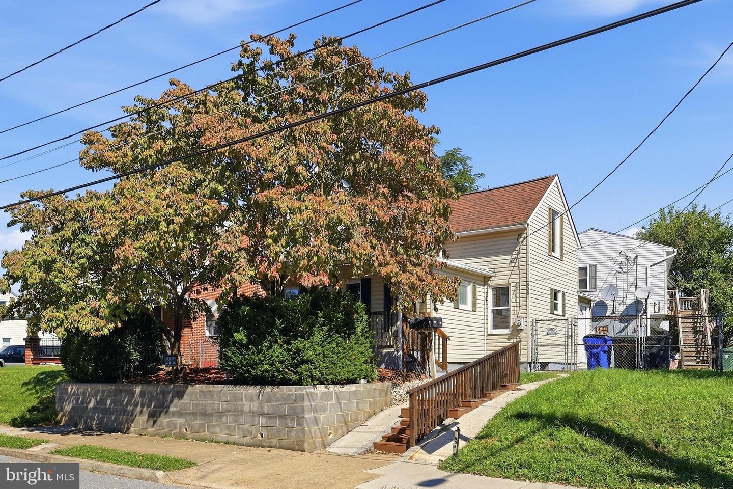 808 Marshall St — photo