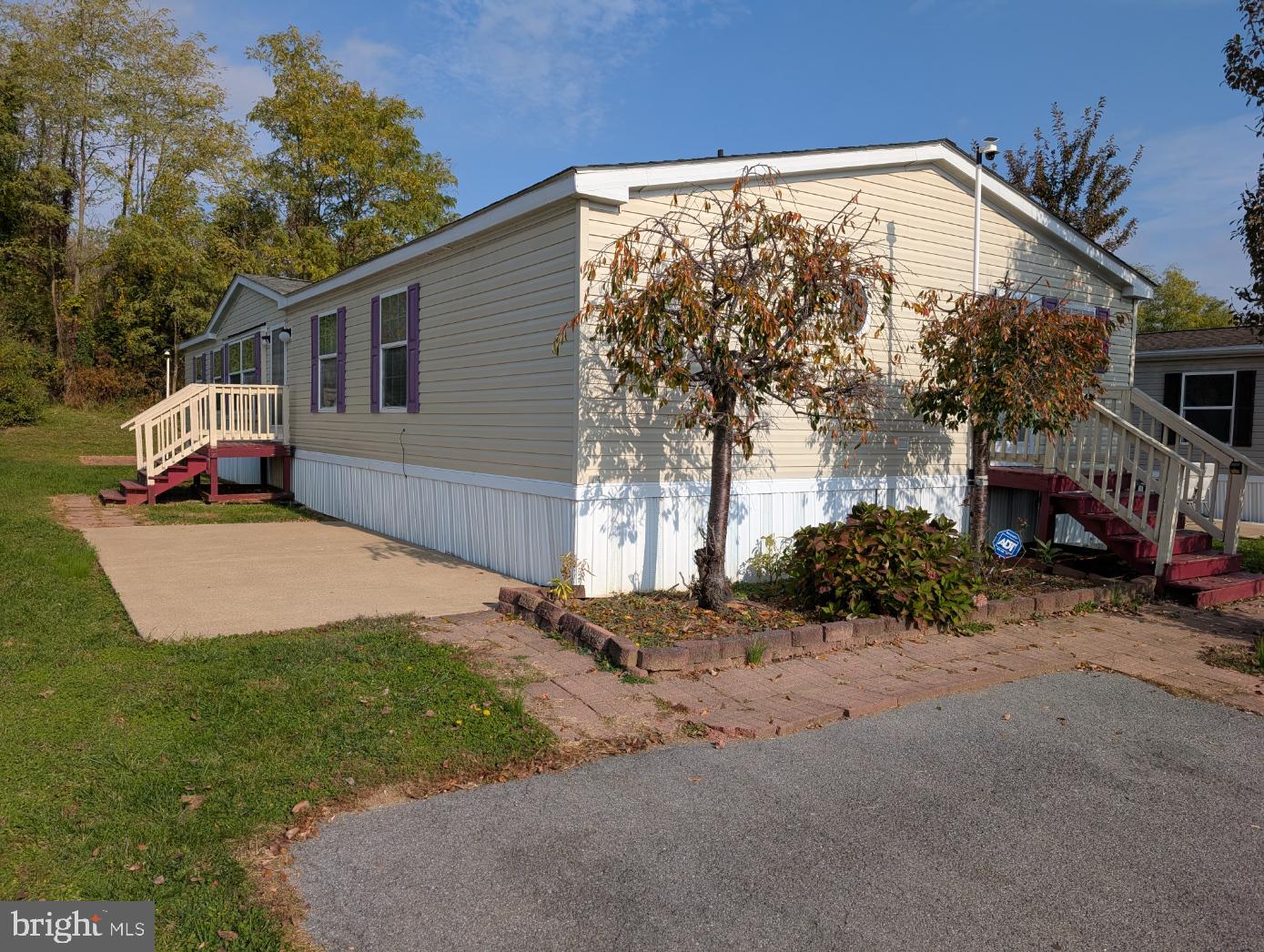 16846 Longfellow Ct — photo
