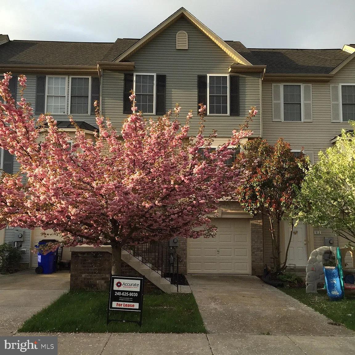 915 Mercer Dr — photo