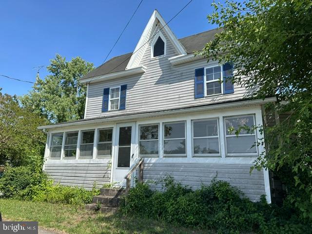 501 Ferry St — photo