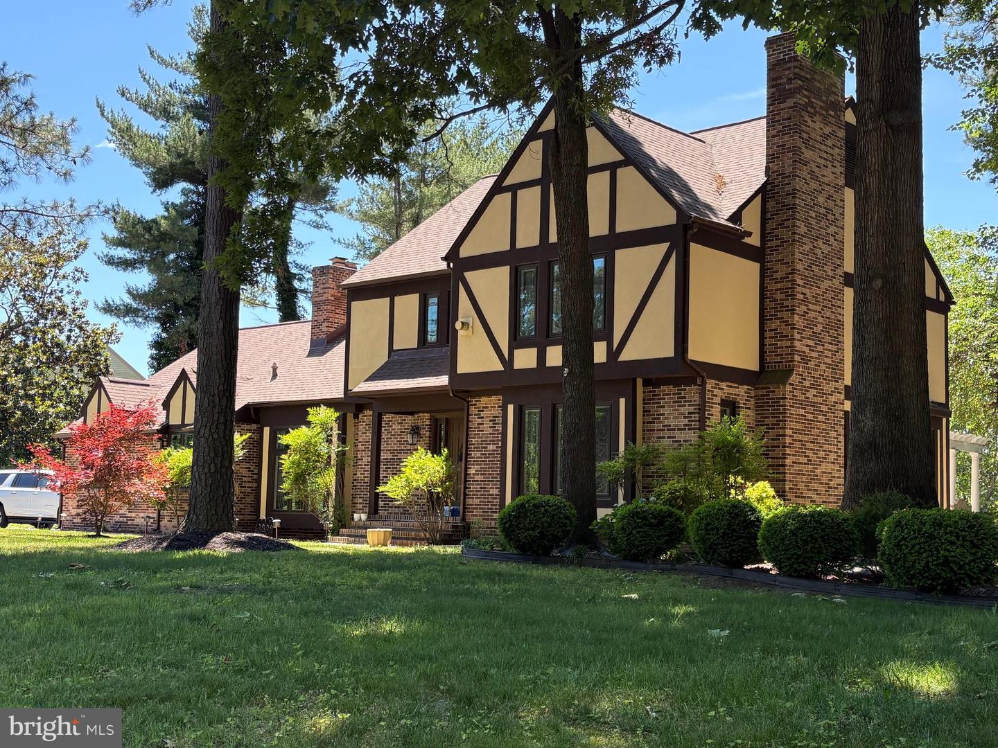 5660 Caledonia Dr — photo